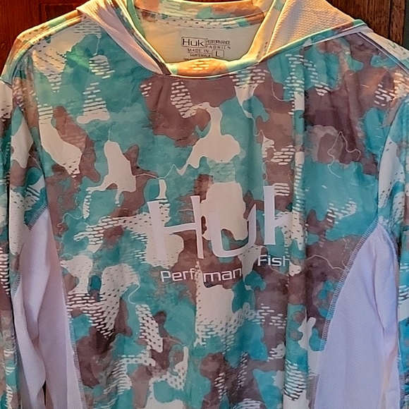 Huk Performance Fishing Shirt - Picture 1 of 3